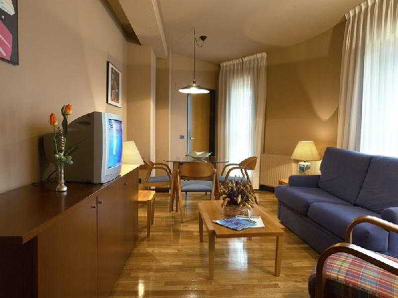 Aparthotel Campus Oviedo Pokoj fotografie