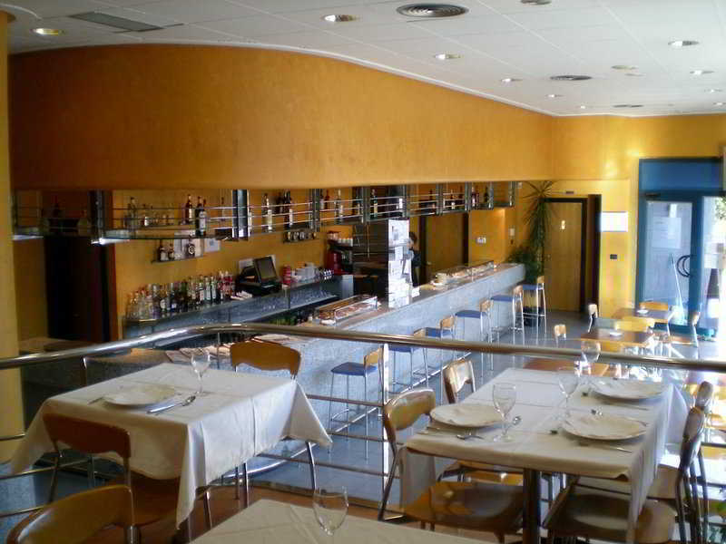 Aparthotel Campus Oviedo Restaurace fotografie