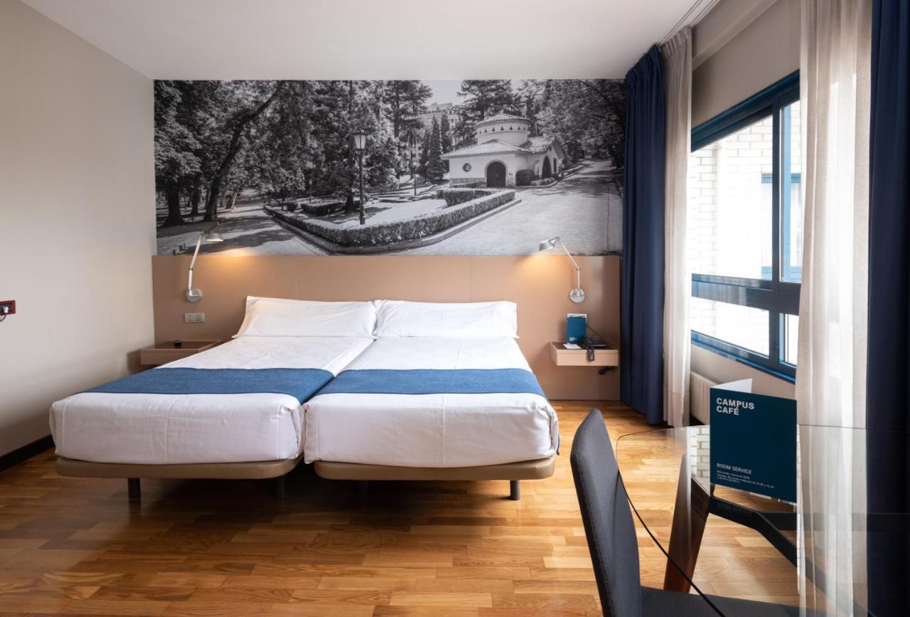 Aparthotel Campus Oviedo Exteriér fotografie
