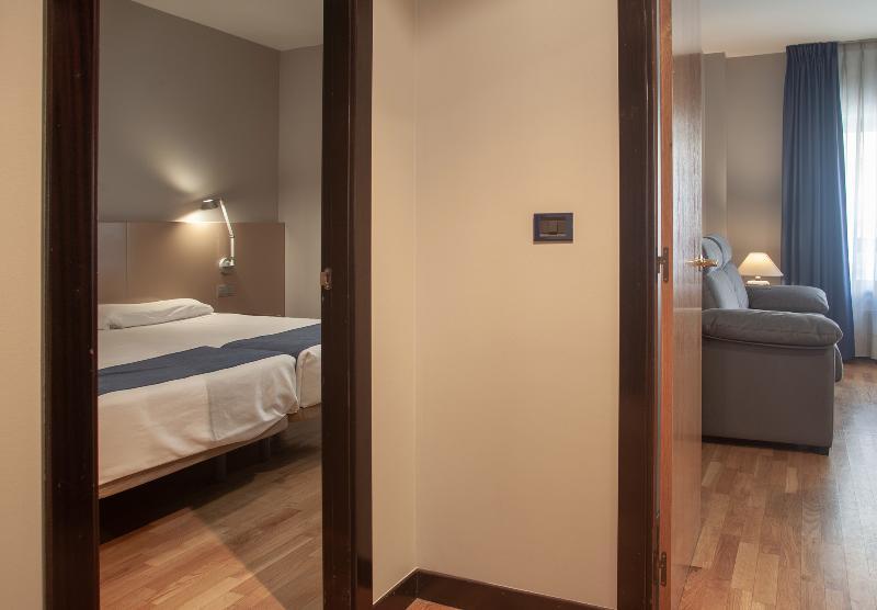 Aparthotel Campus Oviedo Exteriér fotografie